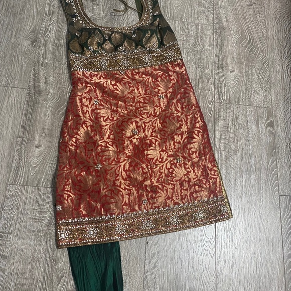 Indian suit - Picture 3 of 3